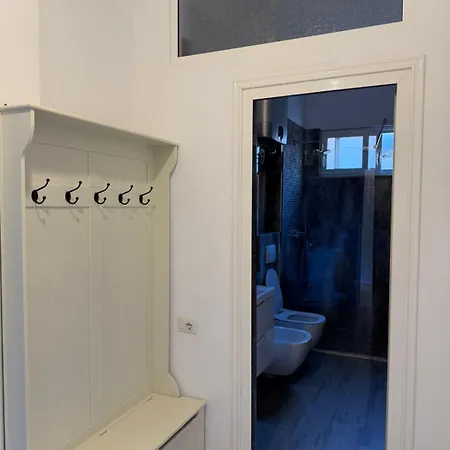 Apartman The Four Tirana